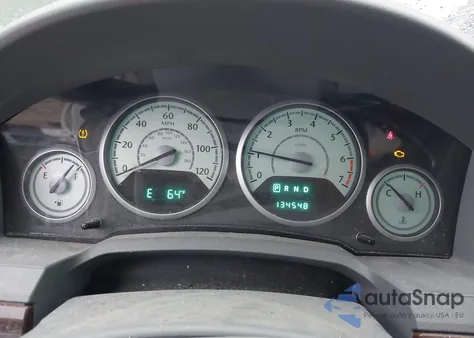 2010 Chrysler Town & Country Touring из США, поврежденный, VIN 2A4RR5D15AR176055